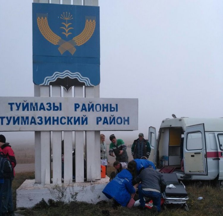 В Башкирии автомобиль въехал в группу школьников В Башкирии автомобиль въехал в группу школьников