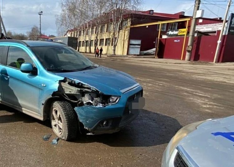 Пьяный водитель Mitsubishi ASX врезался в фуру в Уфе Пьяный водитель Mitsubishi ASX врезался в фуру в Уфе