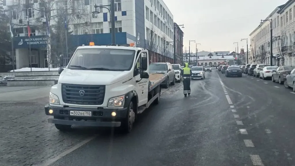 В Уфе водителей предупредили о запрете парковки на тротуарах центра города