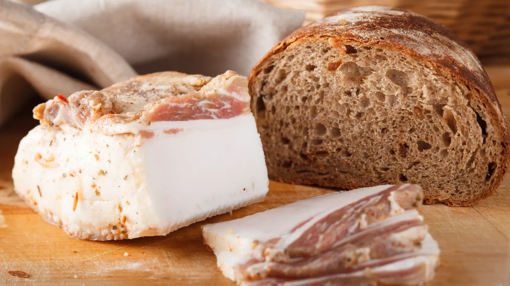 Что нужно сделать с салом перед засолкой для идеального вкуса: проверенный дедовский совет