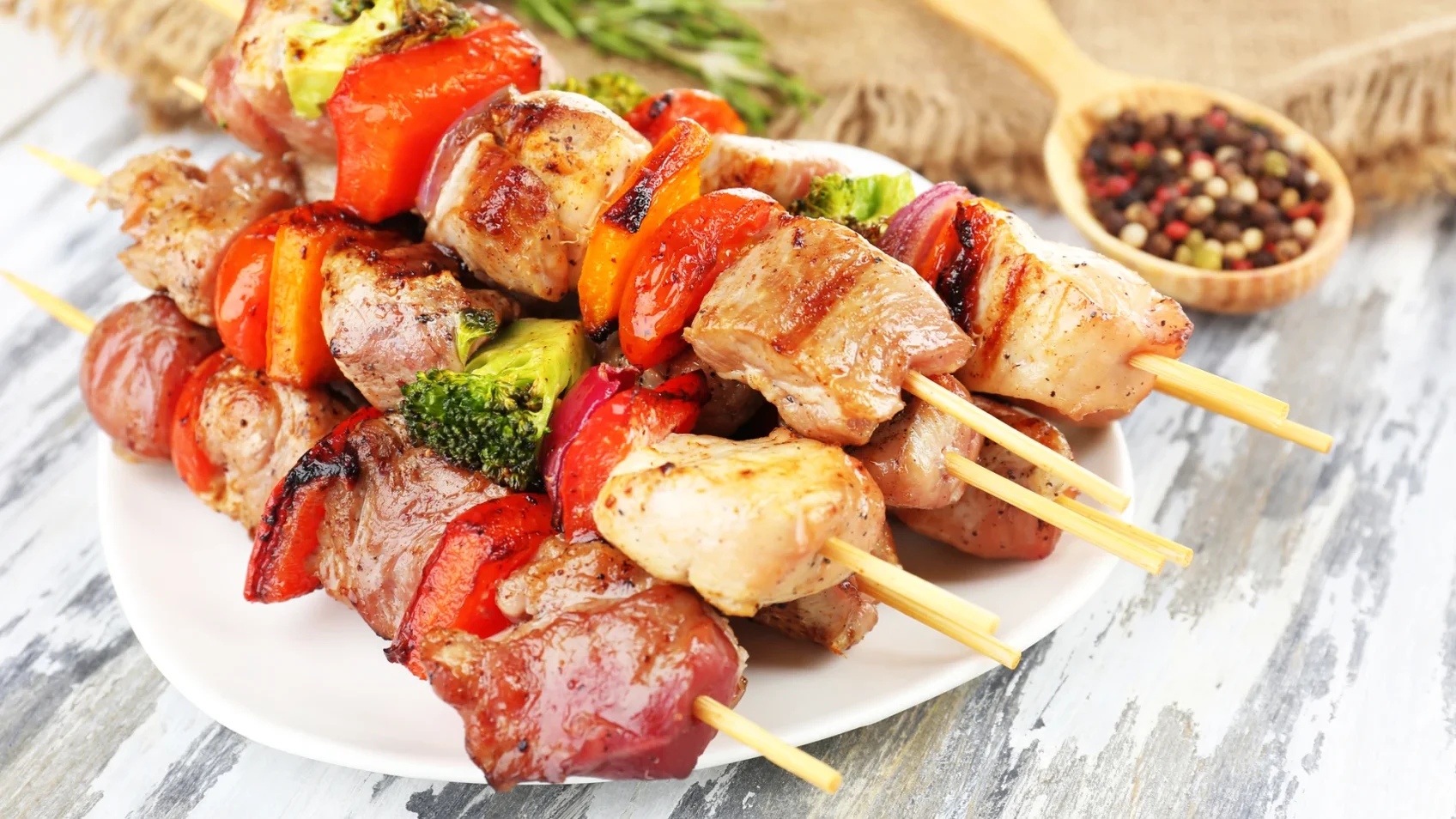 Лучший маринад для шашлыка: 4 ингредиента сделают мясо мягким и сочным