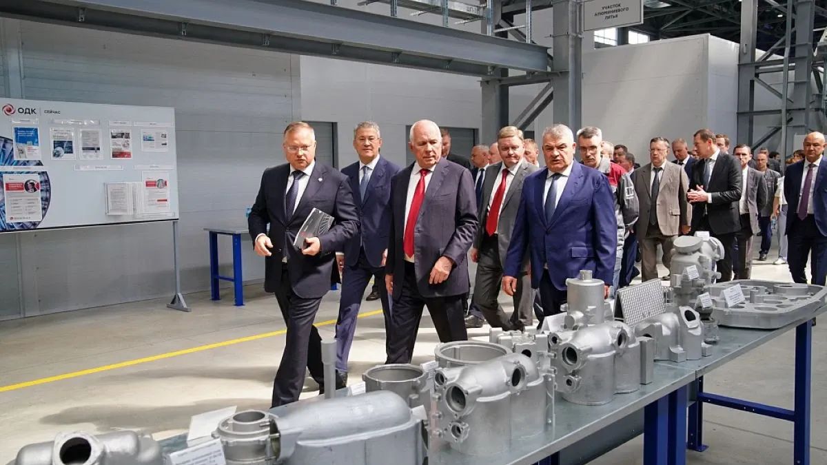 Хабиров и Чемезов открыли в Уфе новый центр авиапроизводства