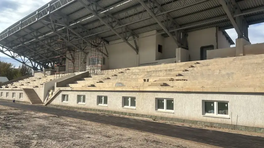 В Толбазах завершается строительство современного открытого стадиона