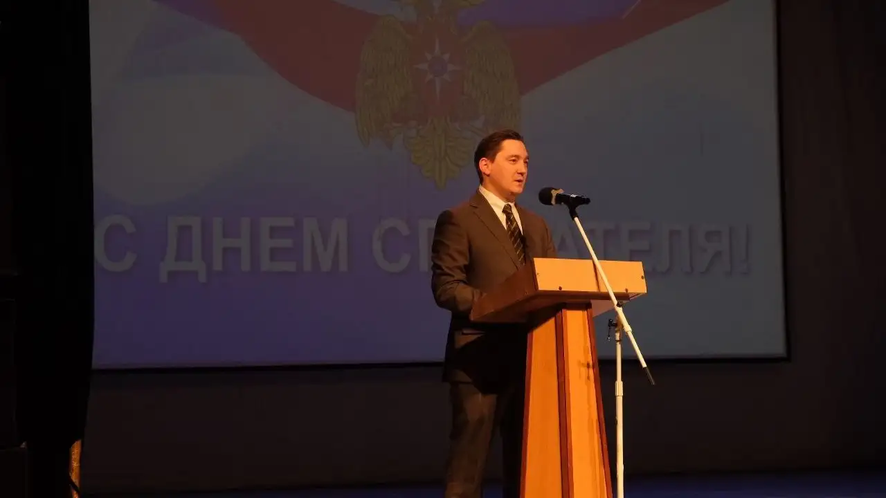 В Стерлитамаке наградили спасателей в честь 35-летия МЧС России