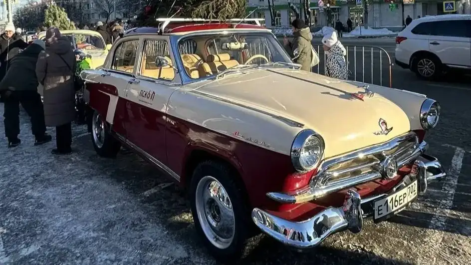 В Уфе прошёл новогодний автопробег ретроавтомобилей