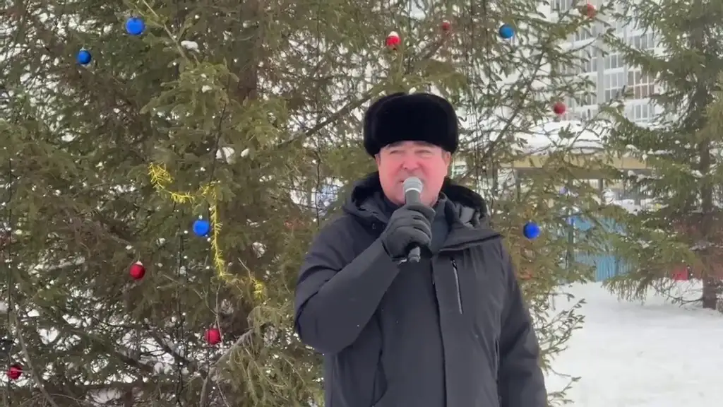 Илвир Нурдавлятов открыл ледовый городок в Кировском районе Уфы