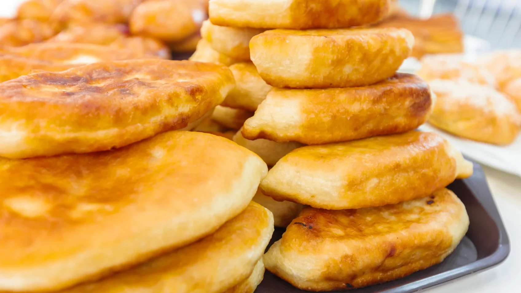 Жареные пирожки за 15 минут: как быстро и вкусно накормить всю семью — совет кулинара