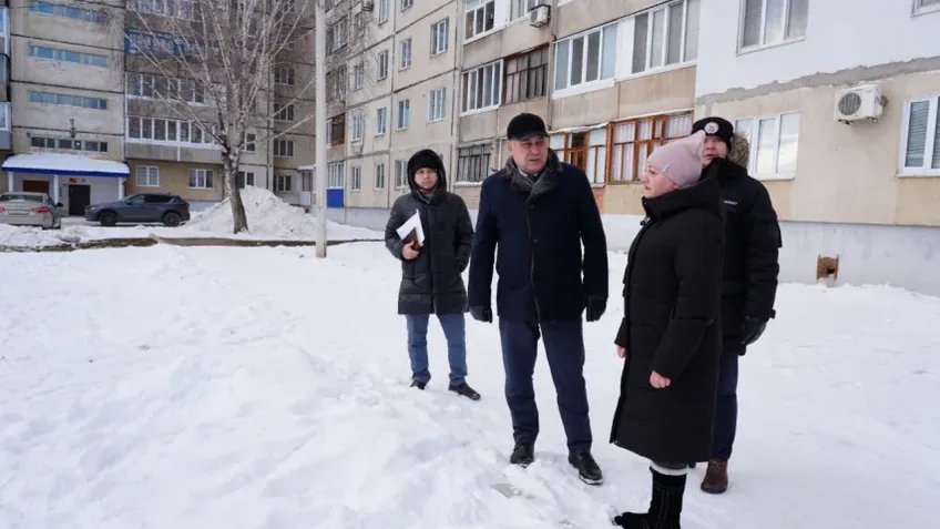 Мэр Салавата Марат Загидуллин проверил уборку снега во дворах