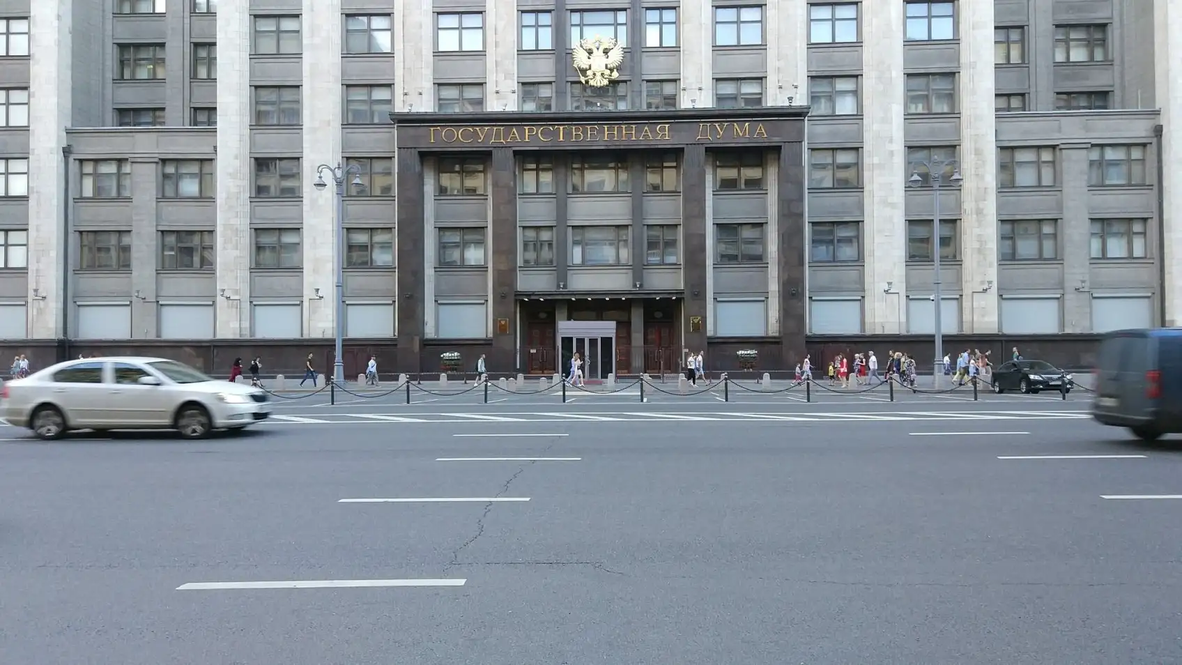 Госдума утвердила критерии сохранения пособий для многодетных семей