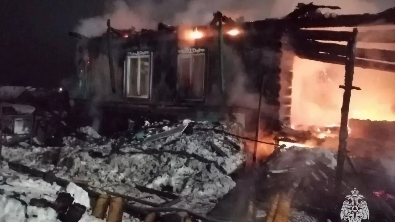 Дом сгорел за считанные минуты — в Башкирии объявлен сбор помощи для семьи с детьми
