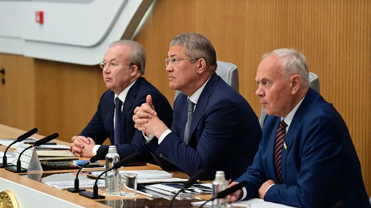 Хабиров поручил начать ямочный ремонт дорог после схода снега в Башкортостане
