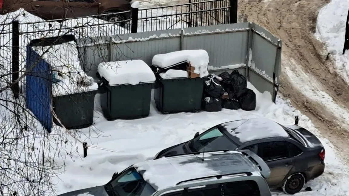 Штрафы до 50 тысяч рублей грозят за помехи мусоровозам в Уфе