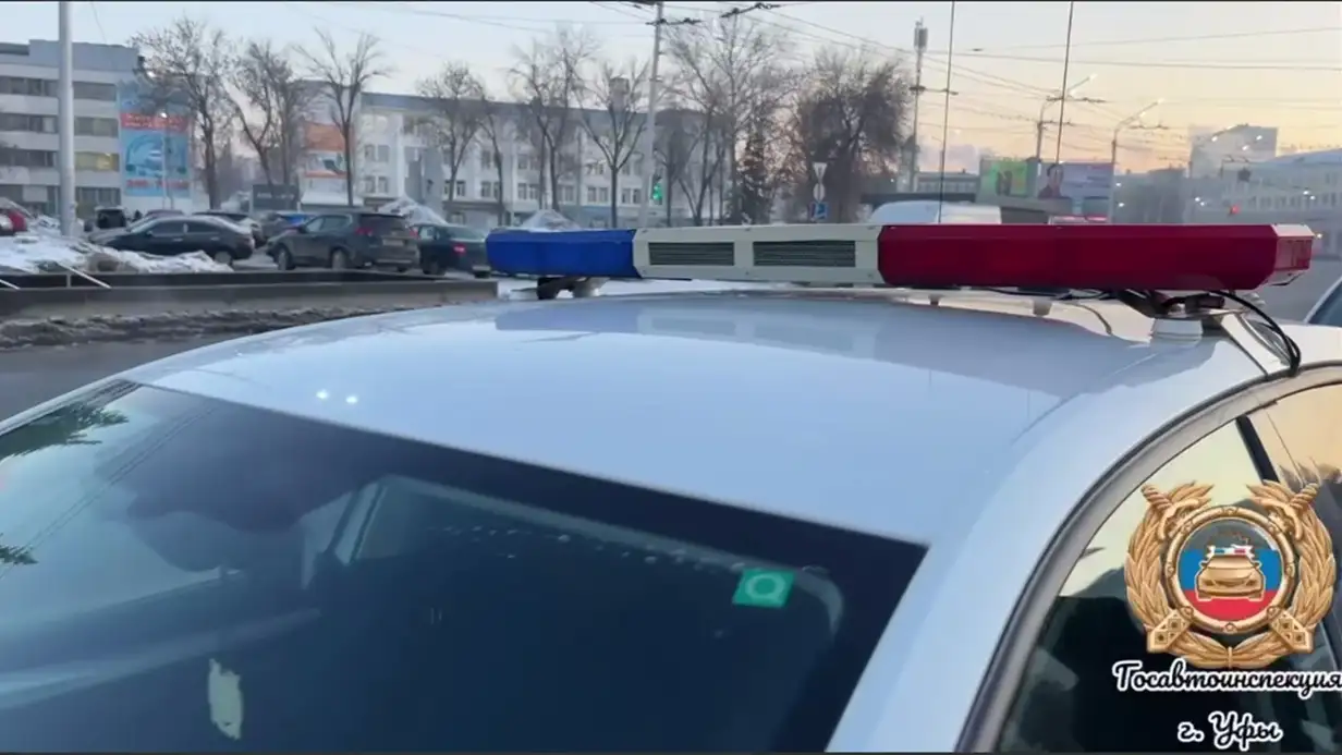 Почему автомобили ГАИ ездят без триколора, а обычному водителю за это грозит штраф