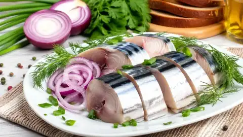 Малосольная скумбрия без лишней соли: королевский вкус — лучшая закуска к столу