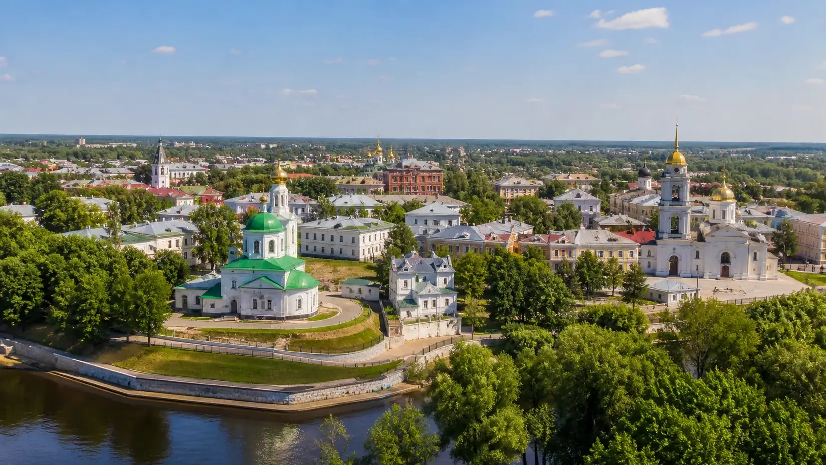 Названы самые популярные у туристов небольшие города России