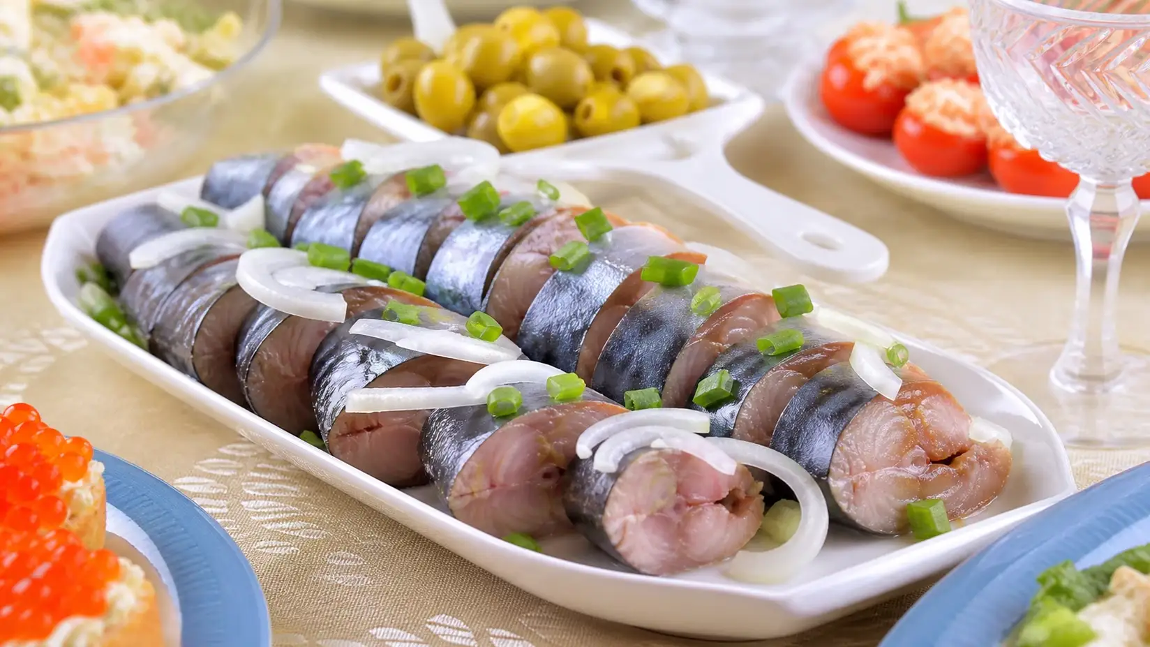 Малосоленая скумбрия в пакете за 1 сутки: простой метод засолки — вкуснее, чем в маринаде