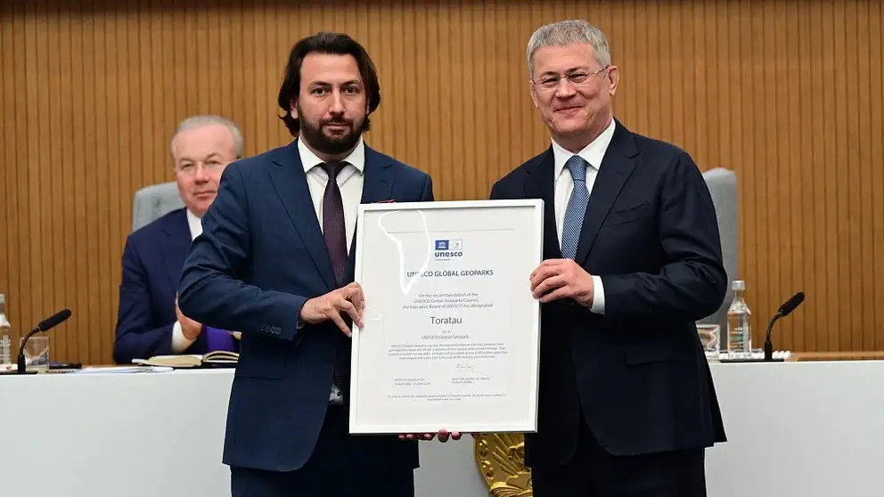 Радию Хабирову передали сертификат ЮНЕСКО для геопарка «Торатау»