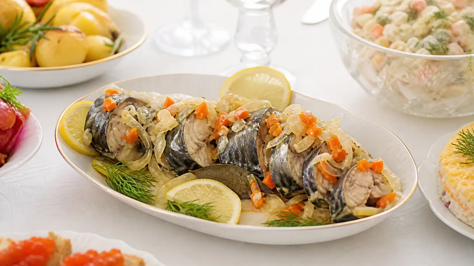 Вкуснейшая скумбрия в банке без жарки и запаха: мечта хозяйки — рыба тает во рту