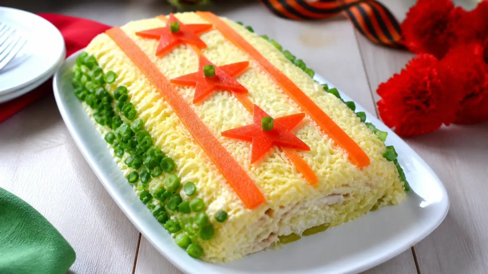 К 9 мая: нежный и вкусный салат «Погоны» — приготовьте его на День Победы
